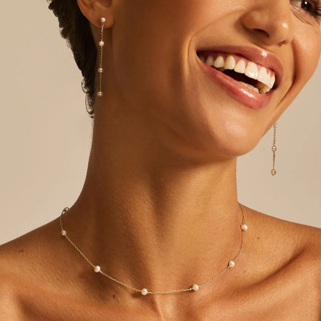 Silver Four Pearl Drop Earrings and Ten Pearl Choker Gift Set - Image 3