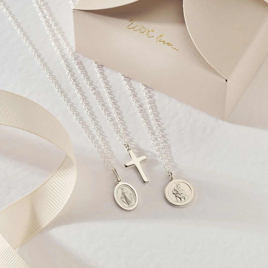 Silver Small Round St Christopher Medallion Necklace - Image 6
