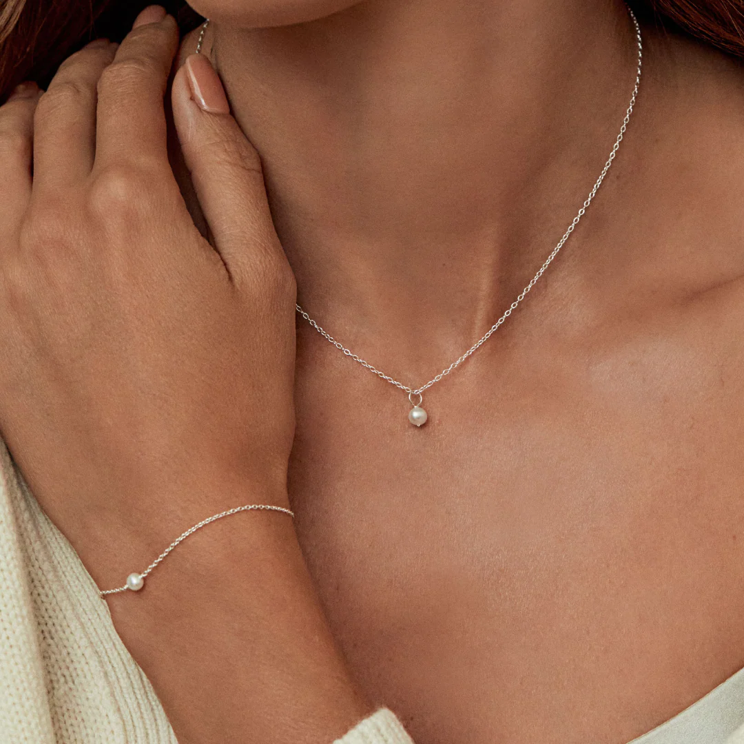 Solid White Gold Single Pearl Bracelet - Image 4